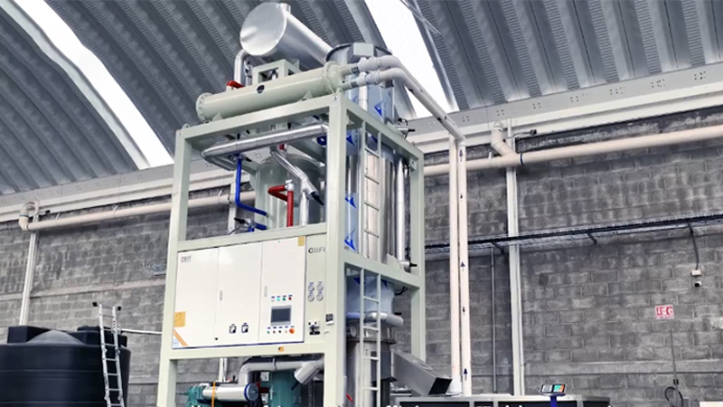 Fábrica de 30 toneladas de hielo comestible en tubo en México