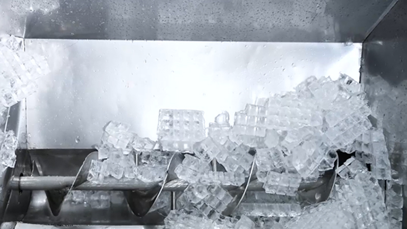 Fábrica automatizada de vasos de hielo con capacidad para 50,000 vasos al día en China