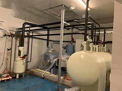 Fábrica de hielo totalmente automatizada: máquina de tubo de hielo plano de corte sólido de 30 toneladas en Europa